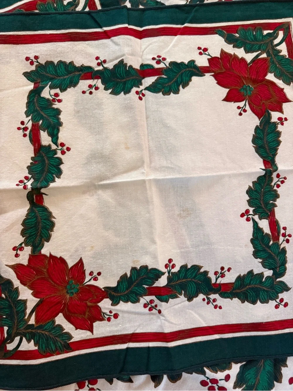 Holiday Poinsettia Oval Tablecloth and 4 Napkins - Cream and Red